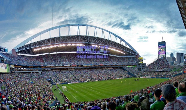 爱游戏平台中心|修斯崛起背后，C罗影响力成隐形推手，新一代球星如何借势破局？